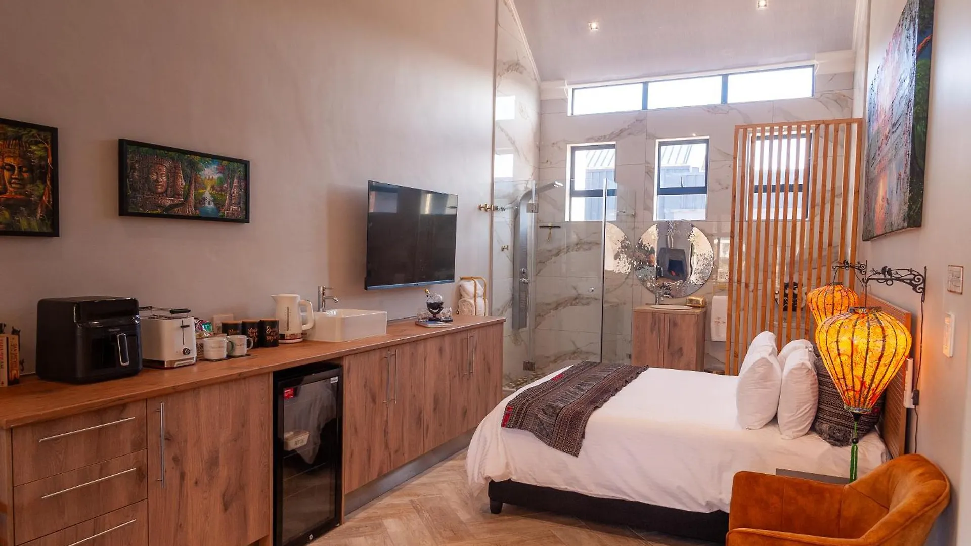 The Glass Castle Retreat Sir Lowry Pass 0*,  Güney Afrika